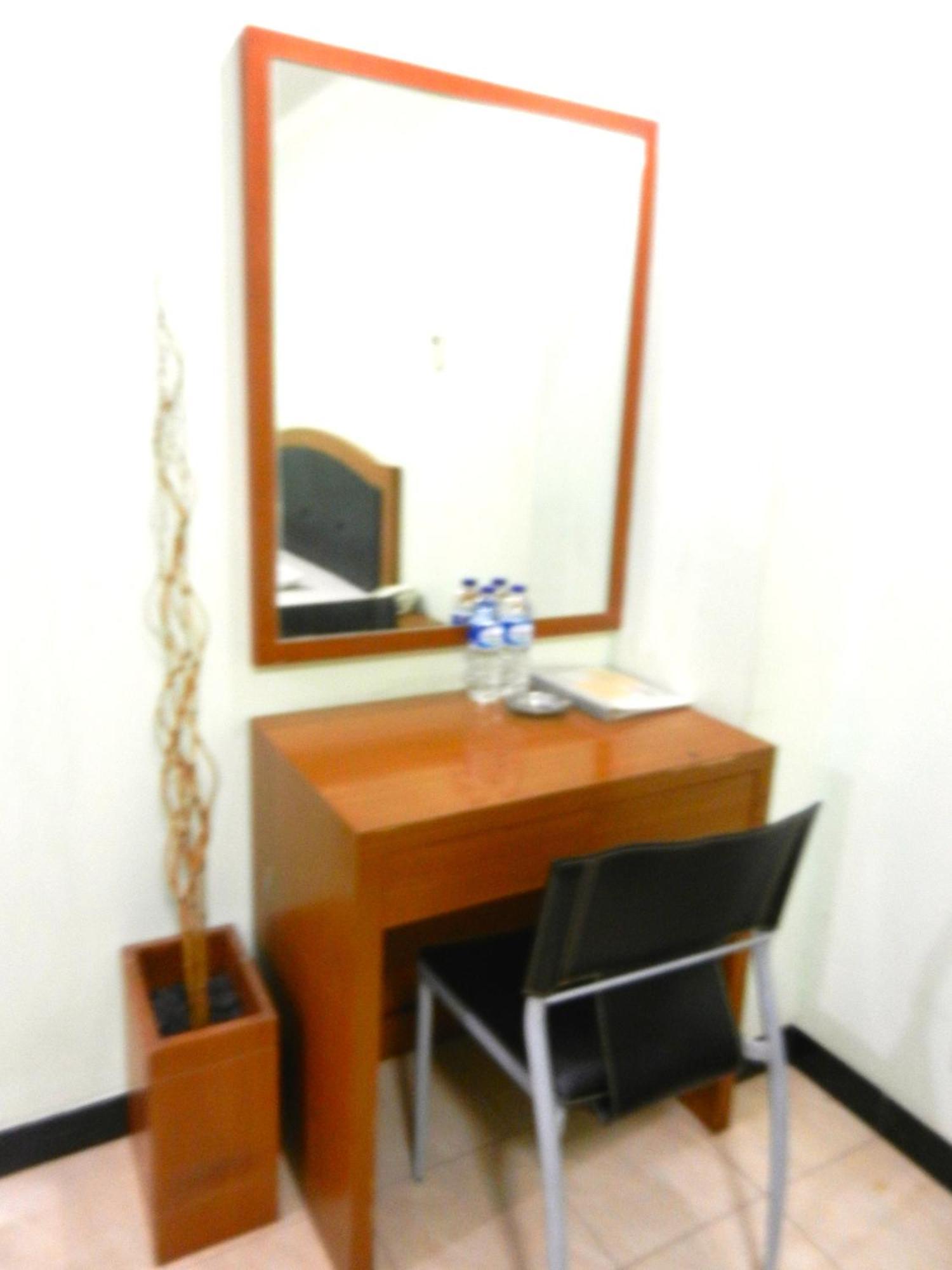 Karsa Utama Hotel Jakarta Rom bilde